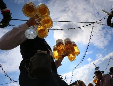 Γερμανία: Ζητούν σερβιτόρους και μάγειρες και δεν βρίσκουν